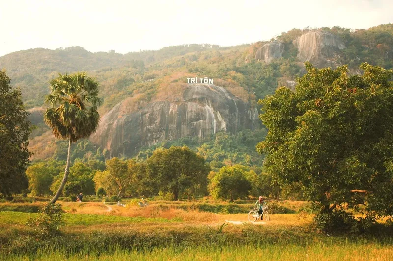 Les noms des 7 montagnes d'An Giang - That Son (Sept Montagnes), la terre qui garde l'esprit